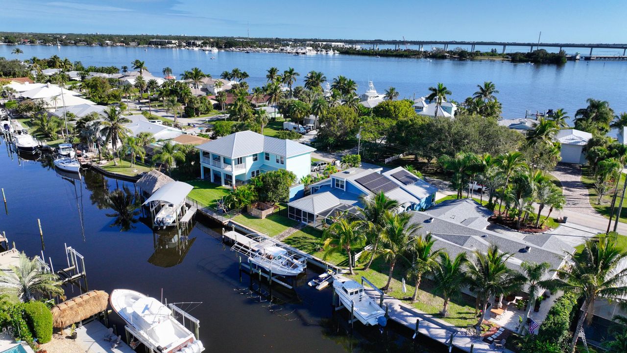 En Venta: $995,000 (3 camas, 2 baños, 1958 Pies cuadrados)