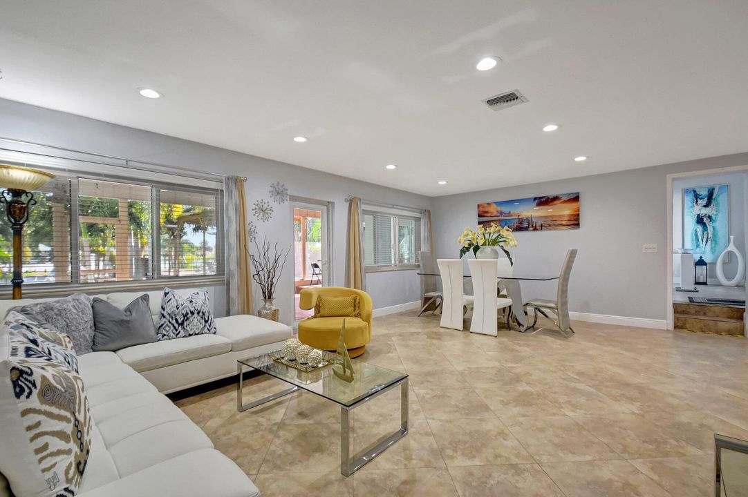 合同活跃: $1,200,000 (3 贝兹, 2 浴室, 1991 平方英尺)