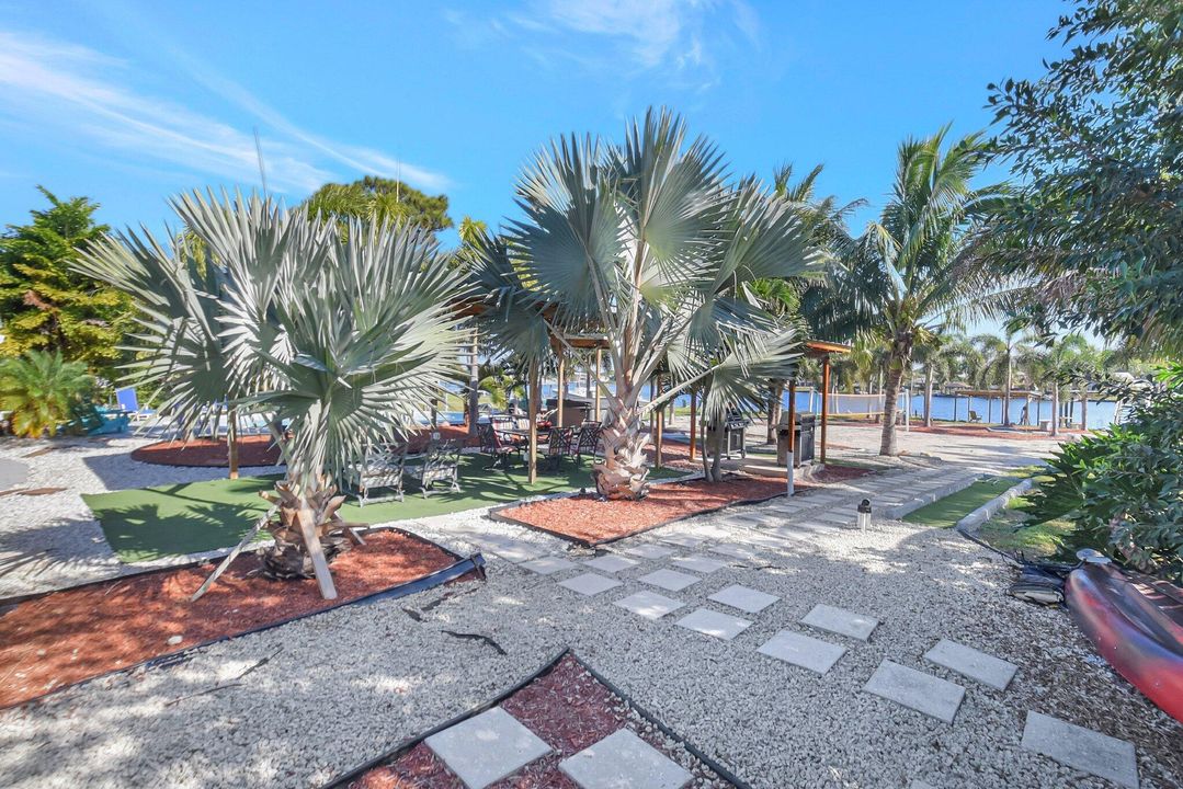 合同活跃: $1,200,000 (3 贝兹, 2 浴室, 1991 平方英尺)