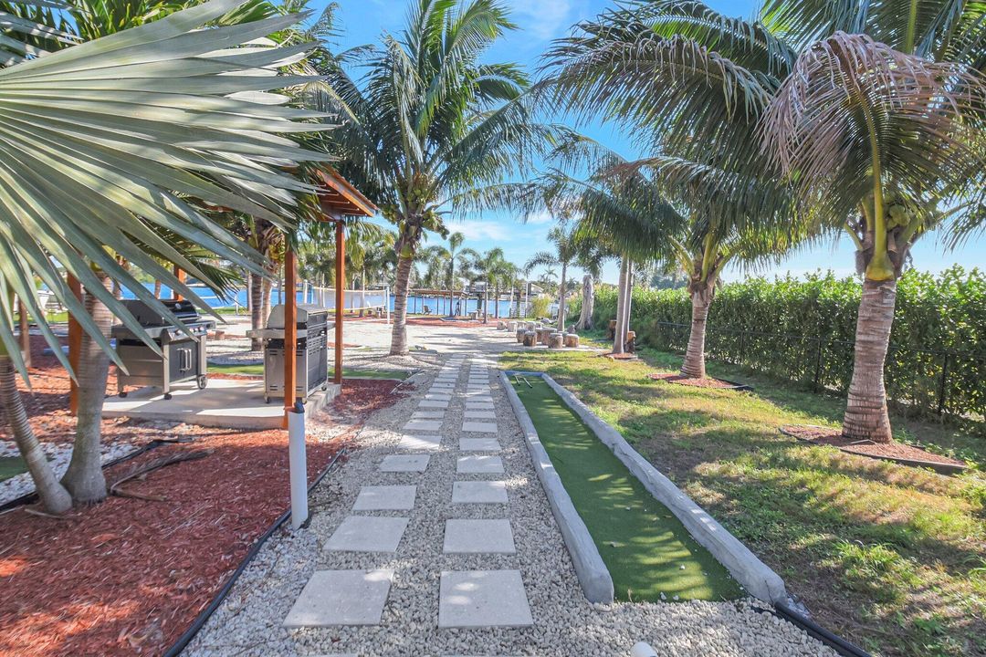 合同活跃: $1,200,000 (3 贝兹, 2 浴室, 1991 平方英尺)