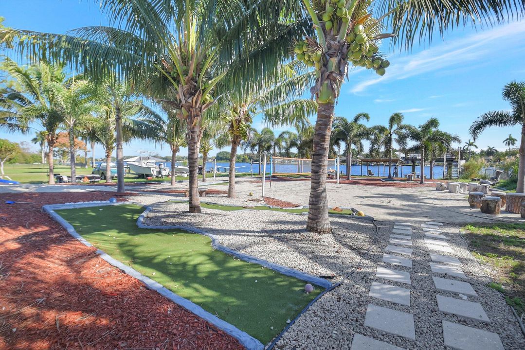 合同活跃: $1,200,000 (3 贝兹, 2 浴室, 1991 平方英尺)