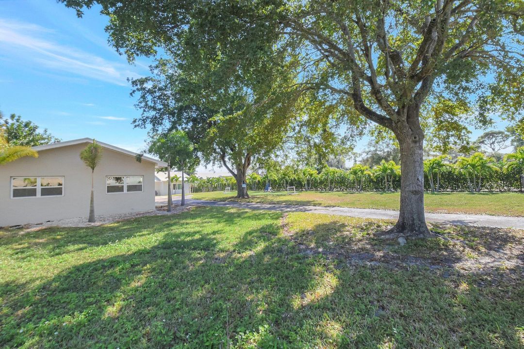 合同活跃: $1,200,000 (3 贝兹, 2 浴室, 1991 平方英尺)