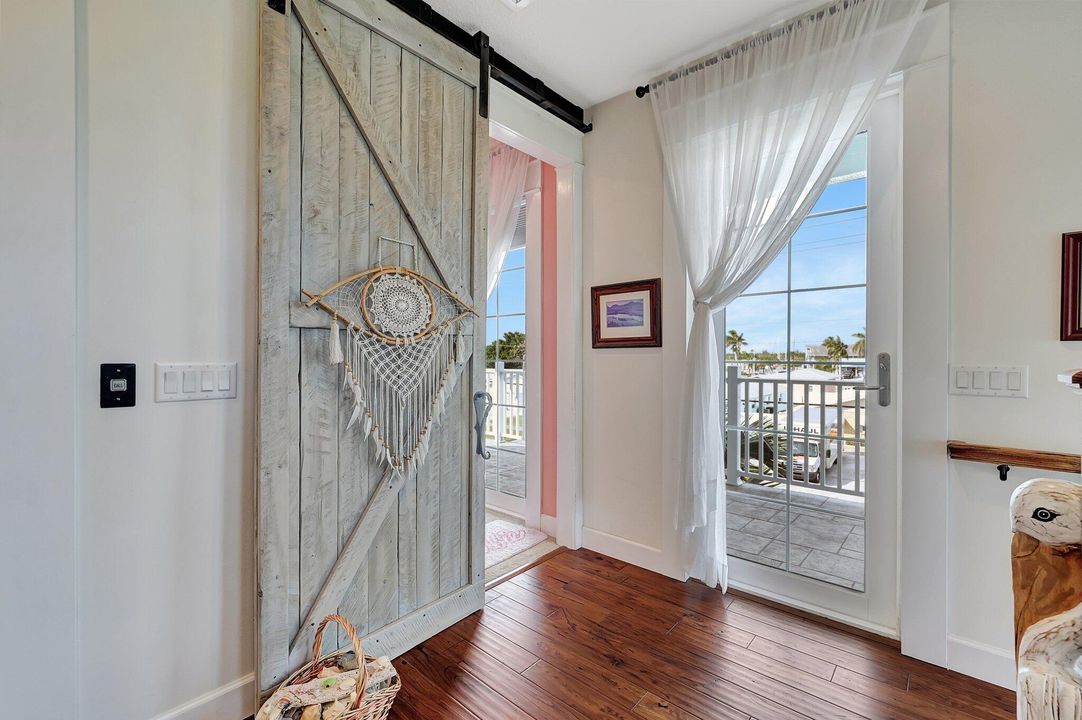 En Venta: $1,478,800 (4 camas, 4 baños, 2842 Pies cuadrados)