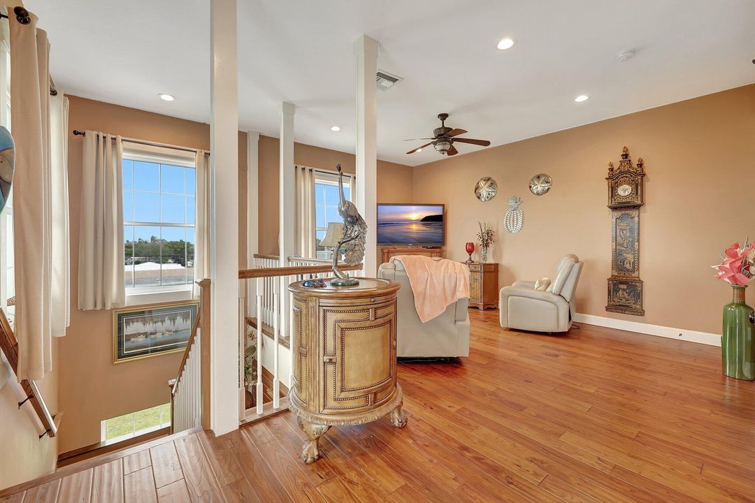 En Venta: $1,478,800 (4 camas, 4 baños, 2842 Pies cuadrados)