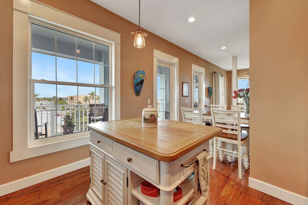 En Venta: $1,478,800 (4 camas, 4 baños, 2842 Pies cuadrados)