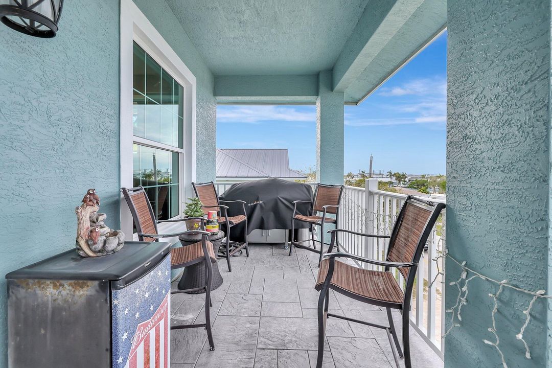 En Venta: $1,478,800 (4 camas, 4 baños, 2842 Pies cuadrados)