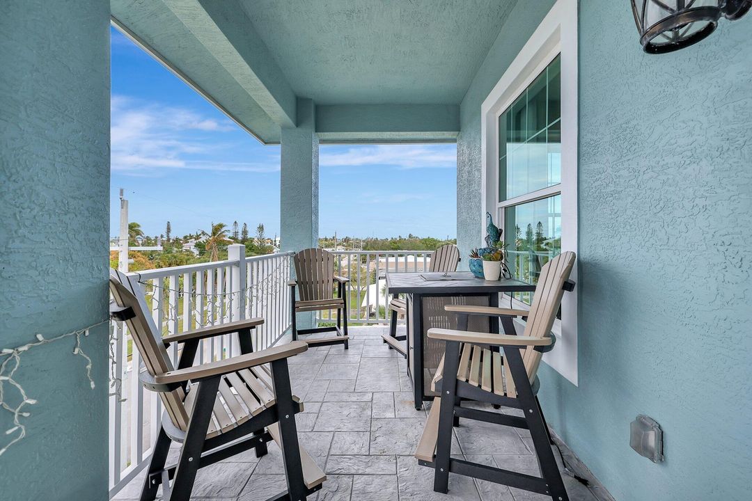 En Venta: $1,478,800 (4 camas, 4 baños, 2842 Pies cuadrados)