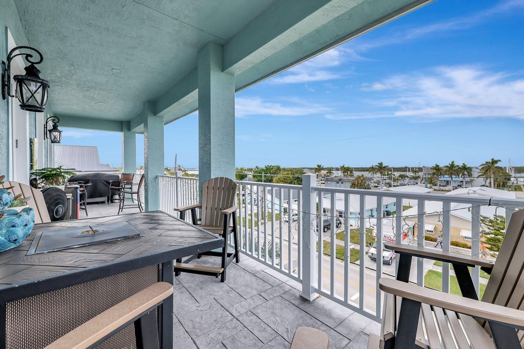 En Venta: $1,478,800 (4 camas, 4 baños, 2842 Pies cuadrados)