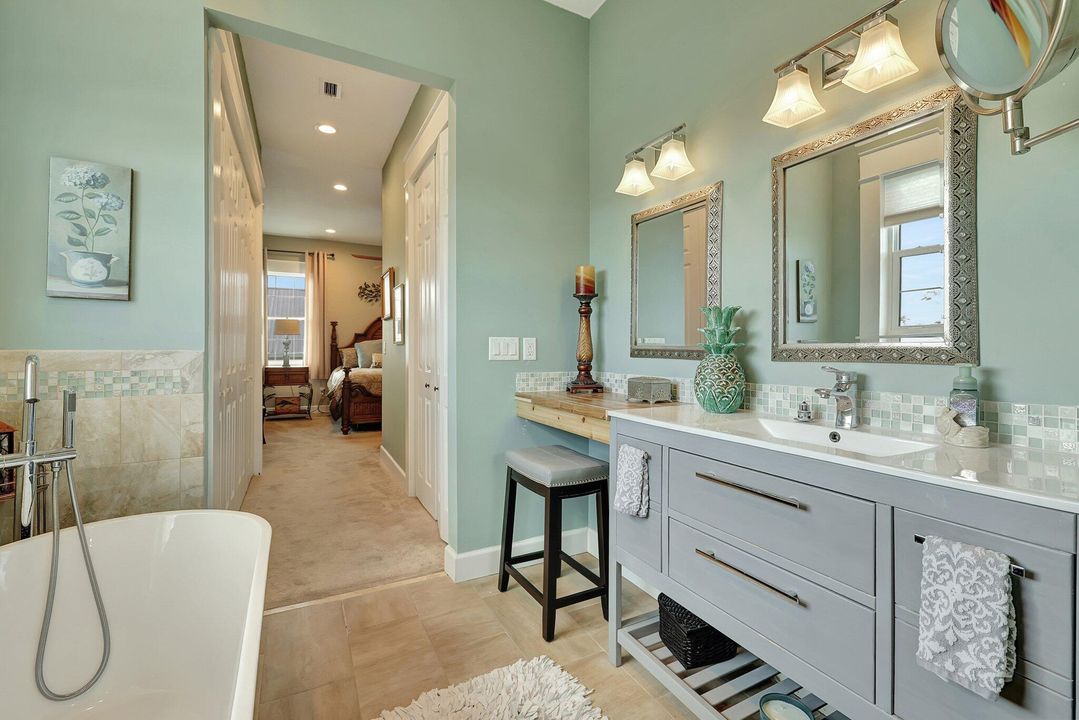 En Venta: $1,478,800 (4 camas, 4 baños, 2842 Pies cuadrados)