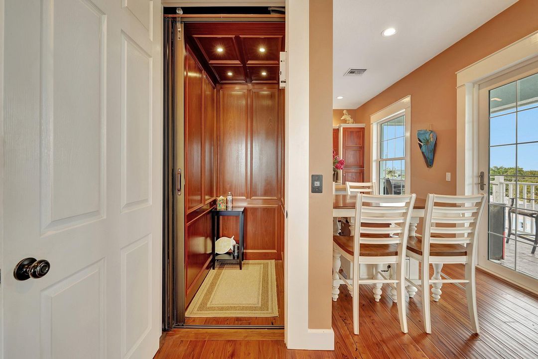 En Venta: $1,478,800 (4 camas, 4 baños, 2842 Pies cuadrados)