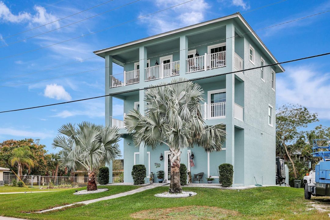 En Venta: $1,478,800 (4 camas, 4 baños, 2842 Pies cuadrados)