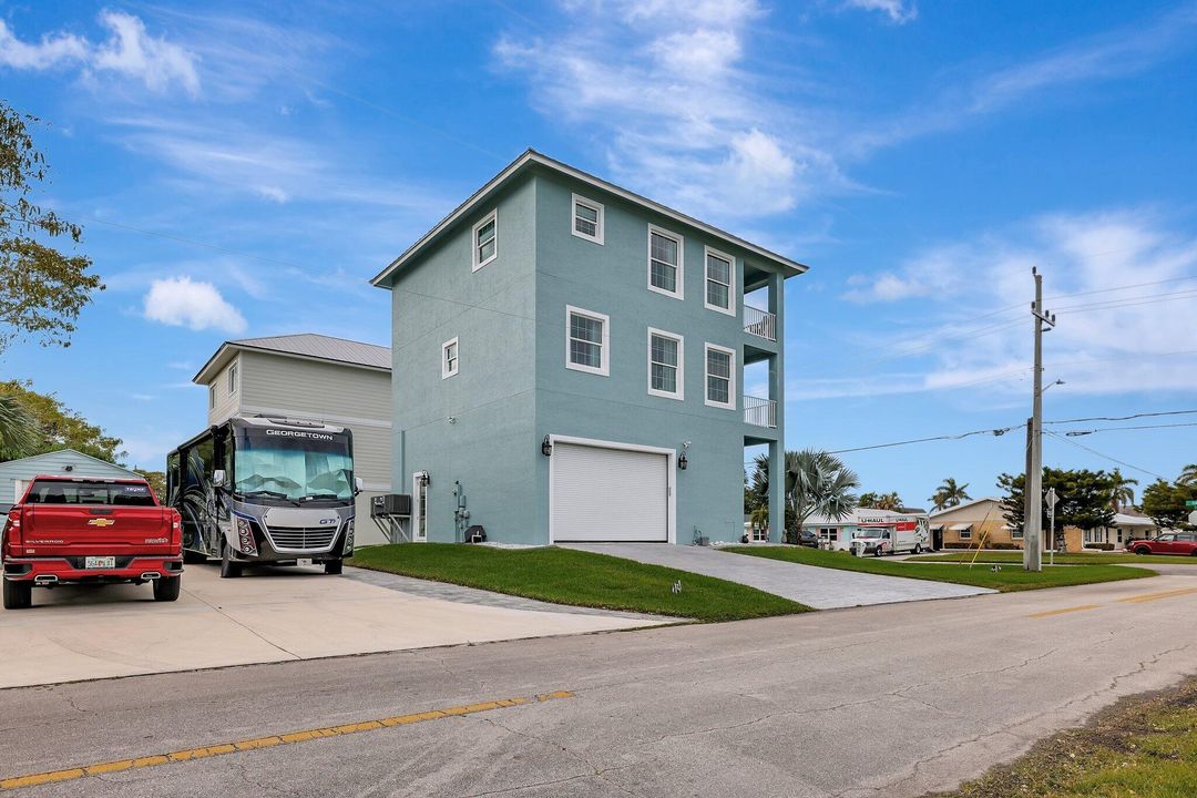 En Venta: $1,478,800 (4 camas, 4 baños, 2842 Pies cuadrados)