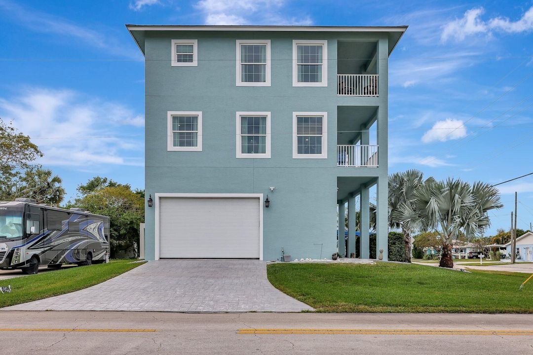 En Venta: $1,478,800 (4 camas, 4 baños, 2842 Pies cuadrados)