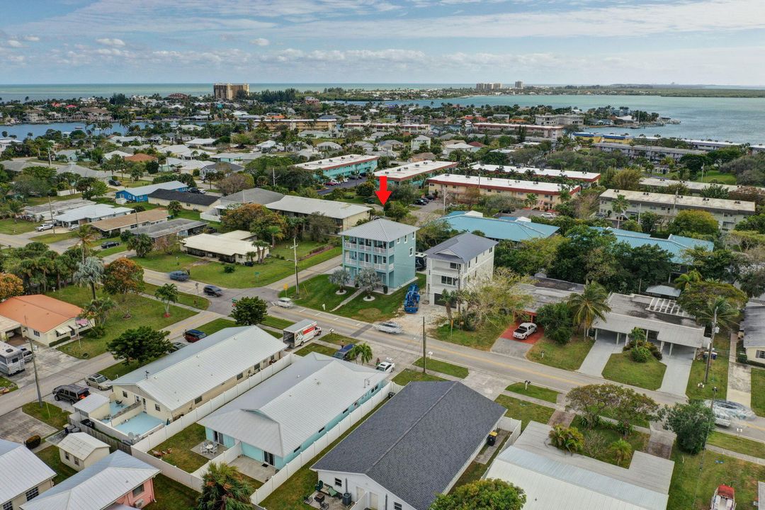 En Venta: $1,478,800 (4 camas, 4 baños, 2842 Pies cuadrados)