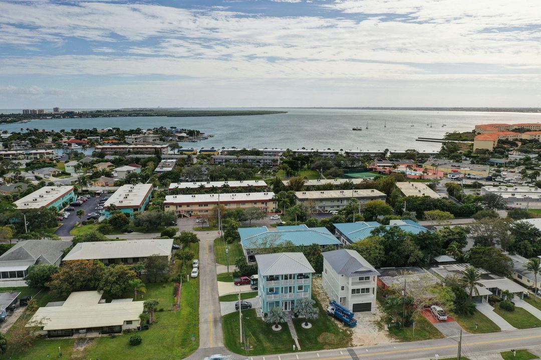 En Venta: $1,478,800 (4 camas, 4 baños, 2842 Pies cuadrados)