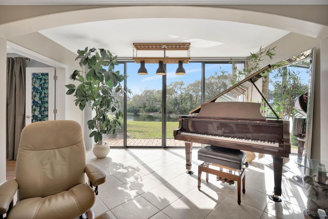 合同活跃: $162,000 (3 贝兹, 2 浴室, 1900 平方英尺)