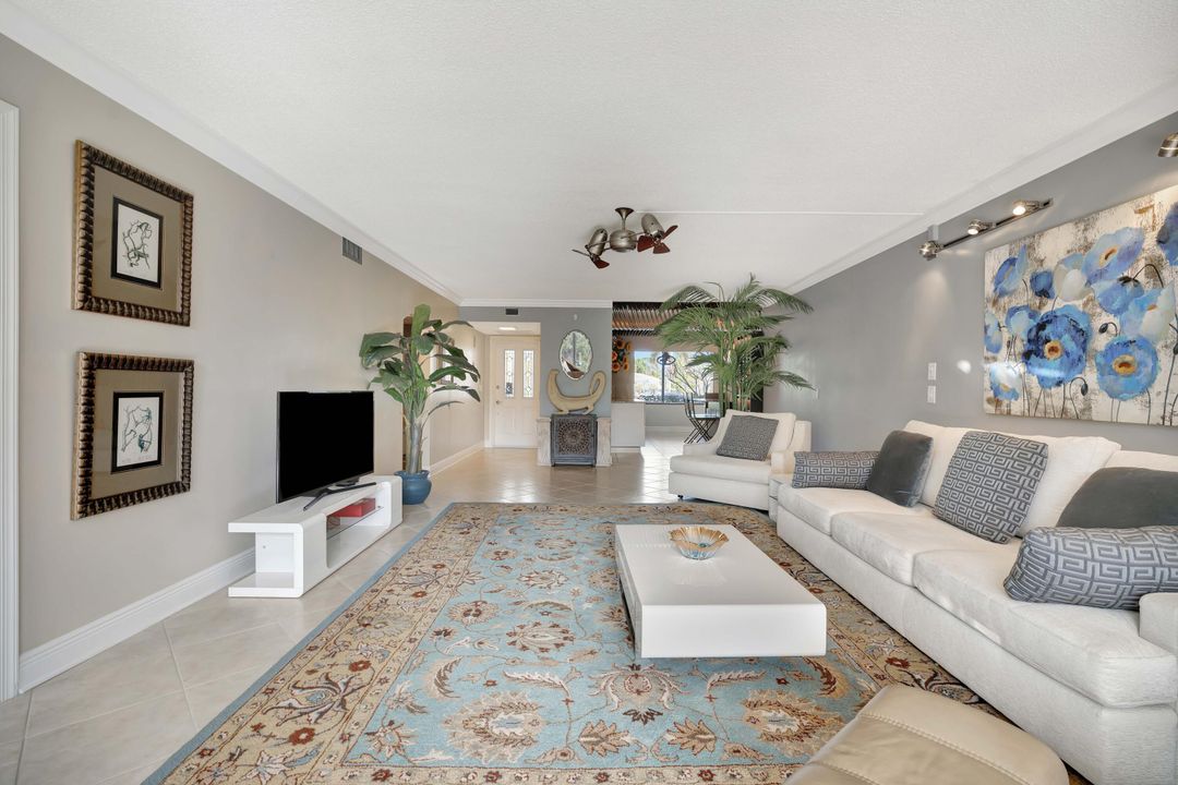 合同活跃: $162,000 (3 贝兹, 2 浴室, 1900 平方英尺)