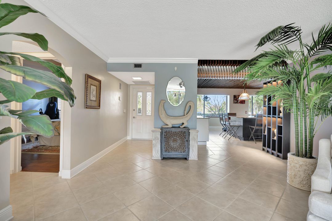 合同活跃: $162,000 (3 贝兹, 2 浴室, 1900 平方英尺)