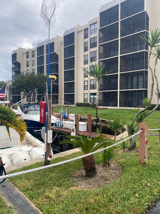 Active With Contract: $2,100 (2 beds, 2 baths, 1095 Square Feet)