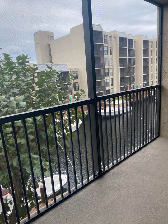 Active With Contract: $2,100 (2 beds, 2 baths, 1095 Square Feet)