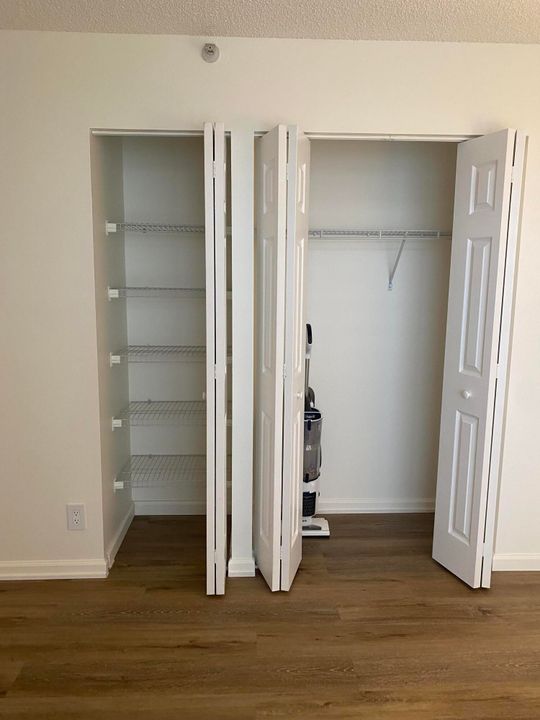 Active With Contract: $2,100 (2 beds, 2 baths, 1095 Square Feet)