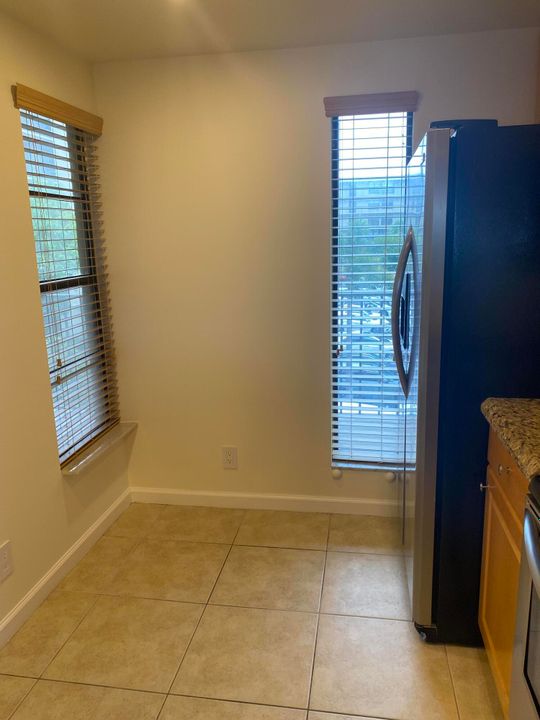 Active With Contract: $2,100 (2 beds, 2 baths, 1095 Square Feet)