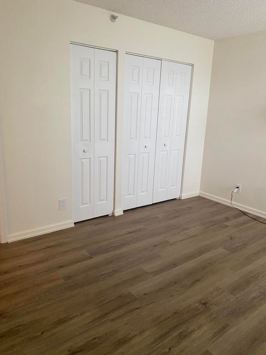 Active With Contract: $2,100 (2 beds, 2 baths, 1095 Square Feet)