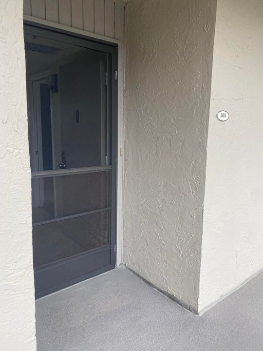 Active With Contract: $2,100 (2 beds, 2 baths, 1095 Square Feet)