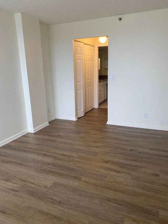Active With Contract: $2,100 (2 beds, 2 baths, 1095 Square Feet)