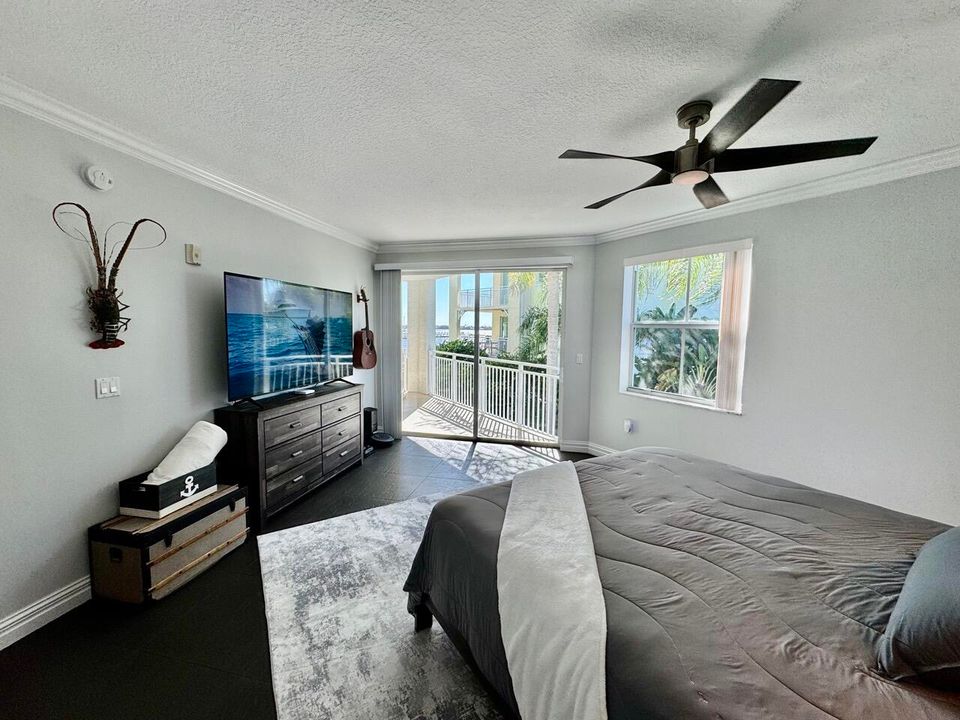 For Rent: $5,250 (2 beds, 2 baths, 1228 Square Feet)