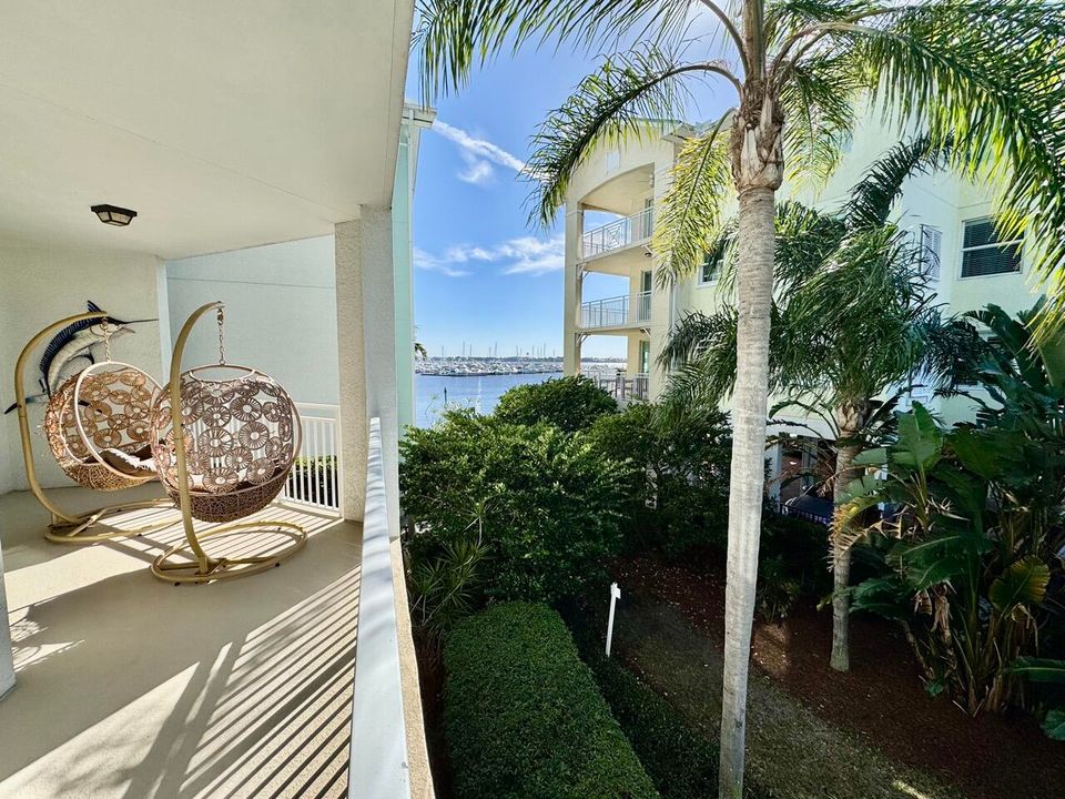 For Rent: $5,250 (2 beds, 2 baths, 1228 Square Feet)