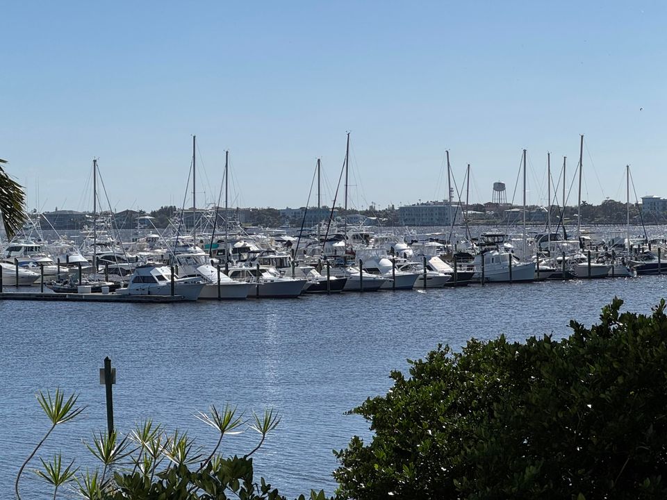 For Rent: $5,250 (2 beds, 2 baths, 1228 Square Feet)