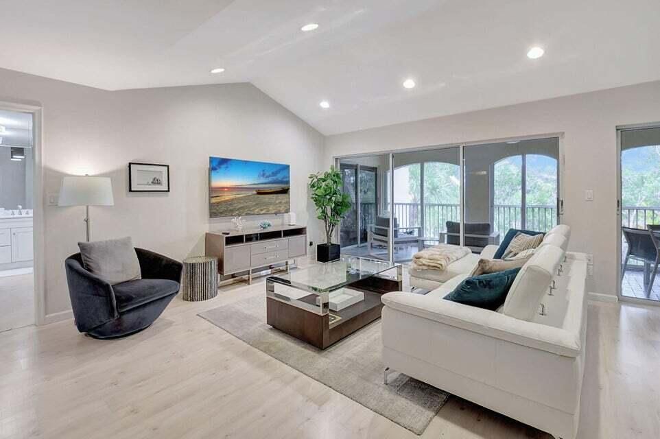 Active With Contract: $125,000 (2 beds, 2 baths, 1548 Square Feet)