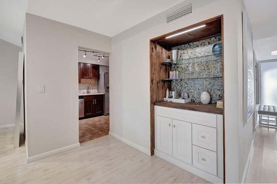 Active With Contract: $125,000 (2 beds, 2 baths, 1548 Square Feet)