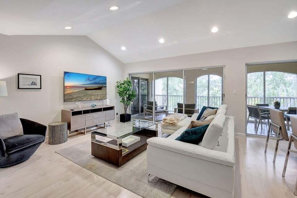 Active With Contract: $125,000 (2 beds, 2 baths, 1548 Square Feet)