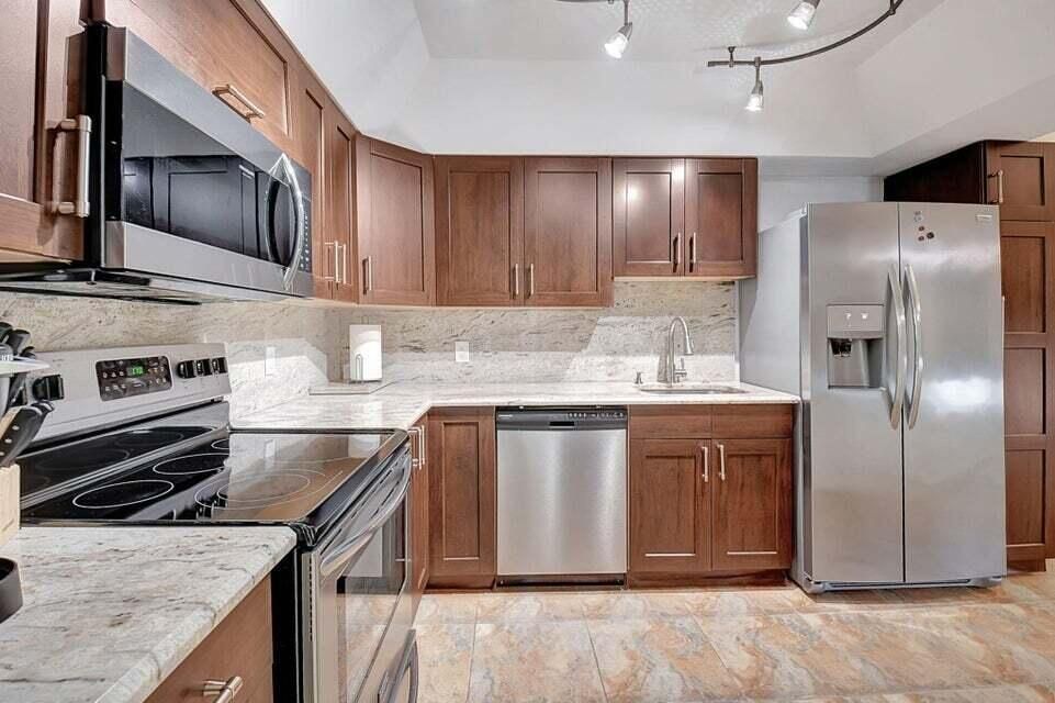 Active With Contract: $125,000 (2 beds, 2 baths, 1548 Square Feet)