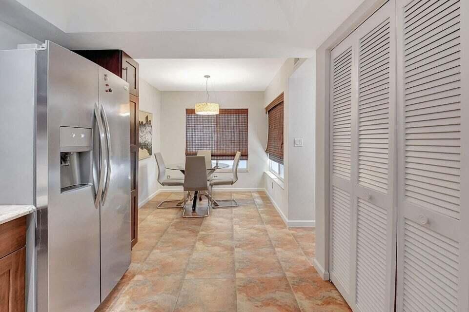 Active With Contract: $125,000 (2 beds, 2 baths, 1548 Square Feet)