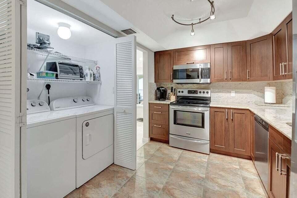 Active With Contract: $125,000 (2 beds, 2 baths, 1548 Square Feet)