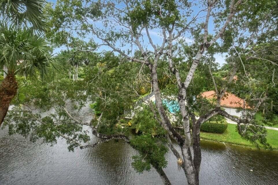 Active With Contract: $125,000 (2 beds, 2 baths, 1548 Square Feet)