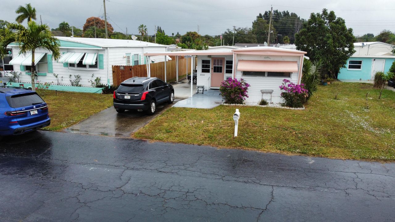 Active With Contract: $110,000 (2 beds, 1 baths, 1426 Square Feet)