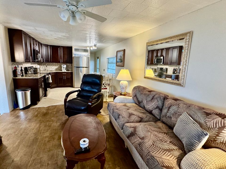 Active With Contract: $110,000 (2 beds, 1 baths, 1426 Square Feet)