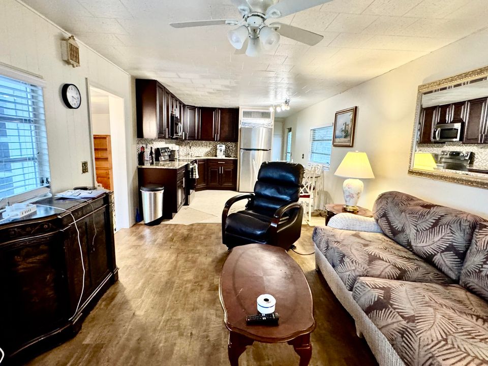 Active With Contract: $110,000 (2 beds, 1 baths, 1426 Square Feet)