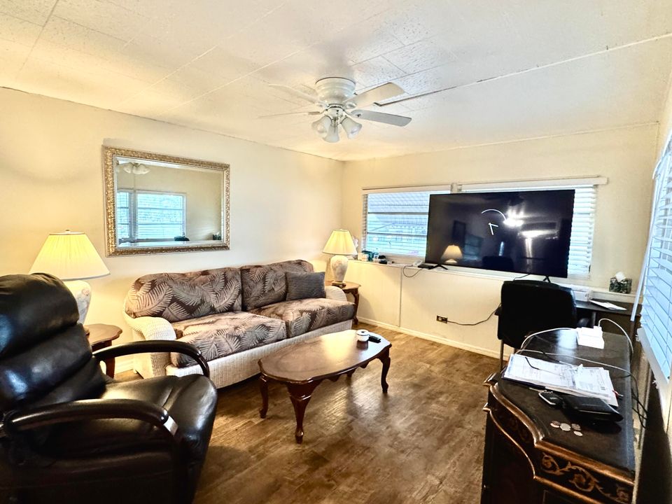 Active With Contract: $110,000 (2 beds, 1 baths, 1426 Square Feet)