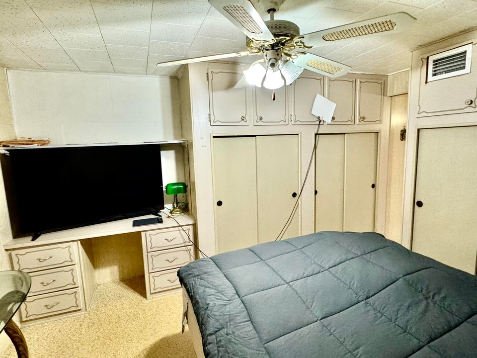 Active With Contract: $110,000 (2 beds, 1 baths, 1426 Square Feet)