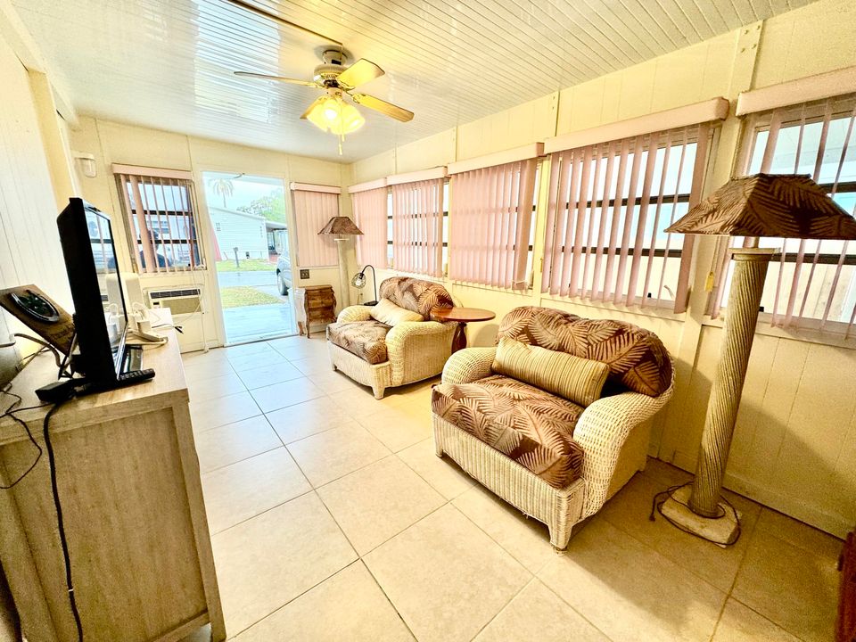 Active With Contract: $110,000 (2 beds, 1 baths, 1426 Square Feet)