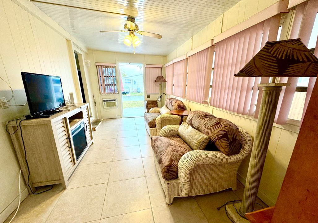 Active With Contract: $110,000 (2 beds, 1 baths, 1426 Square Feet)