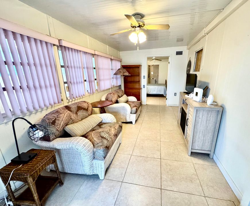 Active With Contract: $110,000 (2 beds, 1 baths, 1426 Square Feet)