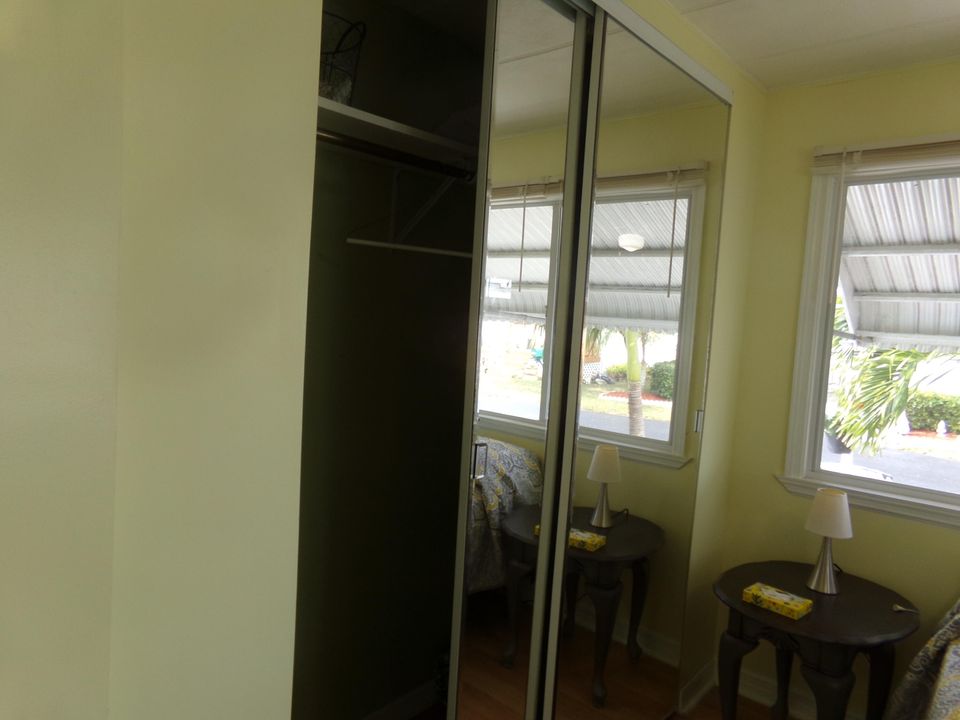 Active With Contract: $129,000 (2 beds, 2 baths, 980 Square Feet)