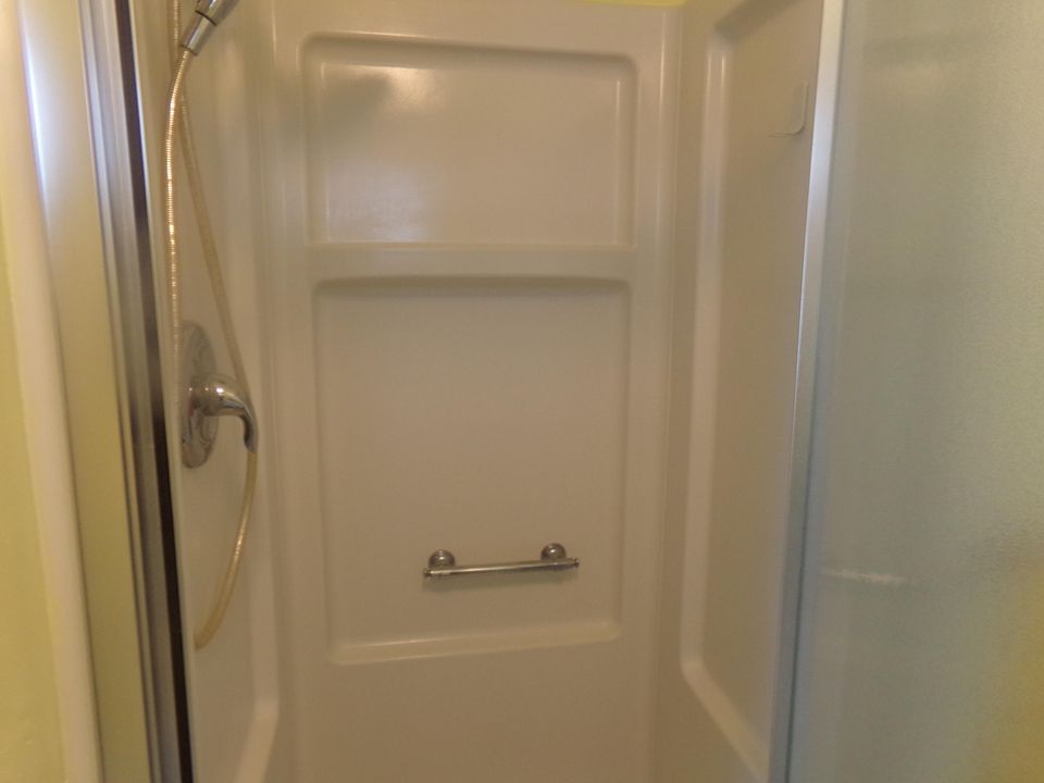 Active With Contract: $129,000 (2 beds, 2 baths, 980 Square Feet)