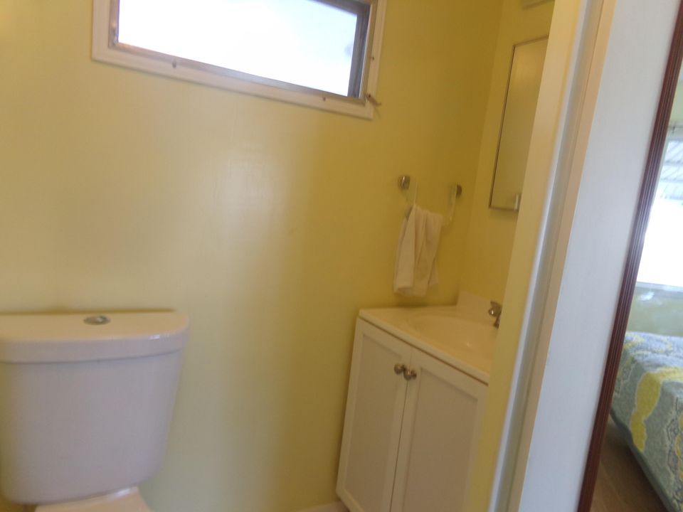 Active With Contract: $129,000 (2 beds, 2 baths, 980 Square Feet)